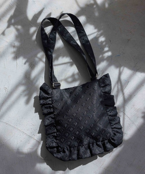 LOWRYS FARM（ローリーズファーム）の「フリルミニショルダーバック 996856（ショルダーバッグ・レディース・ブラック/シルバー/ベージュ/その他/アイボリー/ブルー・FREE）」の6枚目の写真