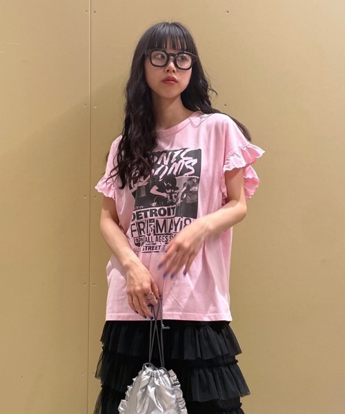 RODEO CROWNS WIDE BOWL(ロデオクラウンズワイドボウル)の「Vintage Flyerフリル Tシャツ(Tシャツ/カットソー・レディース・ネイビー/チャコールグレー/オフホワイト/ライトピンク・FREE)」の4枚目の写真