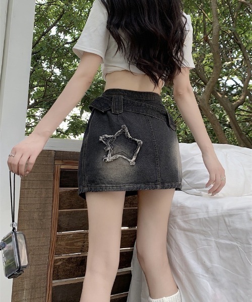 almo(アルモ)の「スターパッチワークデニムミニスカート(BQ)(スカート・レディース・ブラック・SMALL/MEDIUM/LARGE)」の3枚目の写真