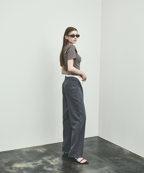 MOCOA'S（モコアズ）の「ビッグカラークロップドトップス（Tシャツ/カットソー・レディース・ブラック/ナチュラル/グレー・FREE）」の4枚目の写真