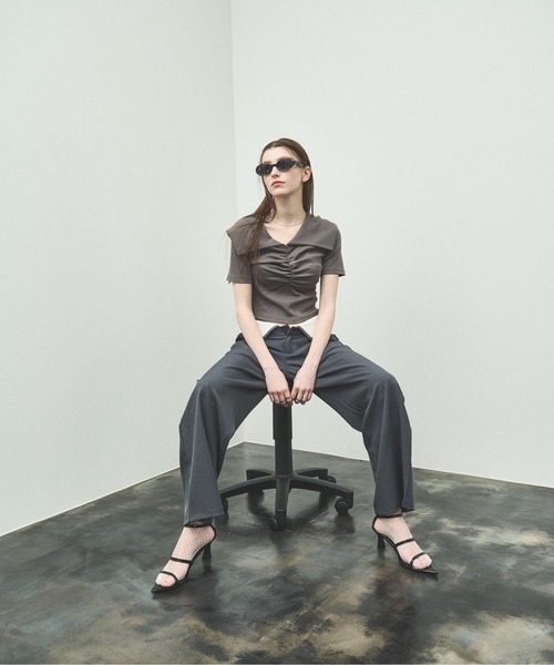 MOCOA'S（モコアズ）の「ビッグカラークロップドトップス（Tシャツ/カットソー・レディース・ブラック/ナチュラル/グレー・FREE）」の8枚目の写真