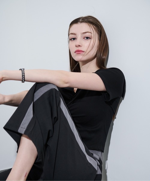 MOCOA'S（モコアズ）の「ビッグカラークロップドトップス（Tシャツ/カットソー・レディース・ブラック/ナチュラル/グレー・FREE）」の20枚目の写真