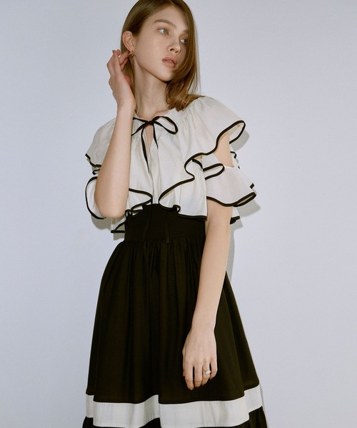 EIMY ISTOIRE(エイミーイストワール)の「コントラストカラーラッフルワンピース(ワンピース・レディース・その他8/サックスブルー/ネイビー/ベージュ・F)」の6枚目の写真