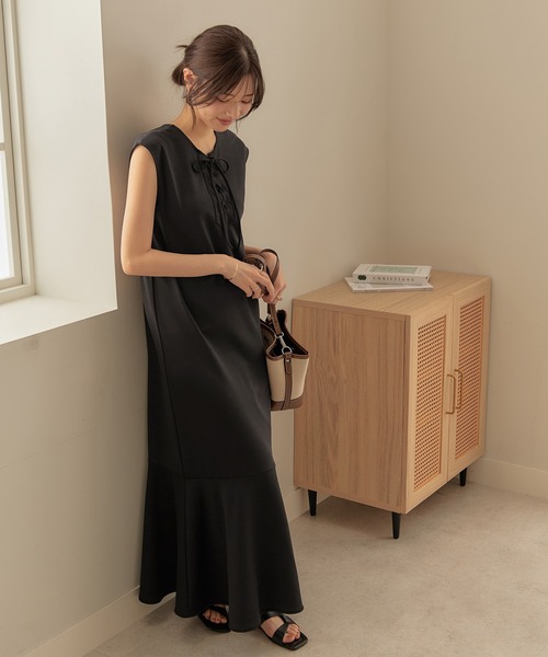 CHAN ME(チャンミ)の「レースアップマーメイドワンピース(ワンピース・レディース・ブラック/ベージュ・MEDIUM/LARGE)」の13枚目の写真