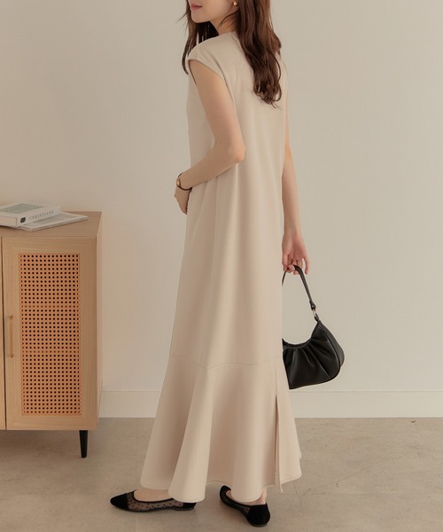 CHAN ME(チャンミ)の「レースアップマーメイドワンピース(ワンピース・レディース・ブラック/ベージュ・MEDIUM/LARGE)」の3枚目の写真