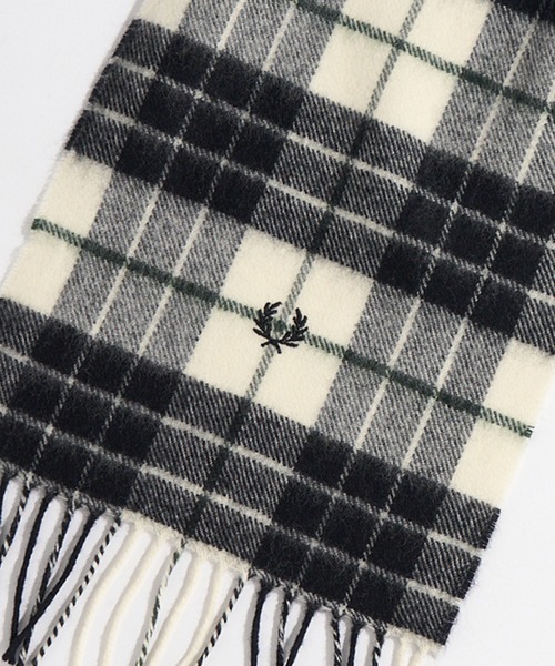FRED PERRY（フレッドペリー）の「【FRED PERRY】Lambswool Tartan Scarf タータンチェックウールマフラー ギフト プレゼント C8137（マフラー・レディース・ブラック/ネイビー/ベージュ/オフホワイト/ブラック系その他2/ブラウン・FREE）」の18枚目の写真