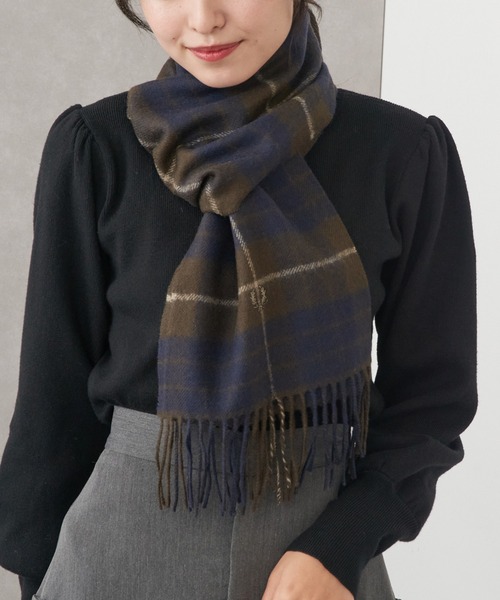 FRED PERRY（フレッドペリー）の「【FRED PERRY】Lambswool Tartan Scarf タータンチェックウールマフラー ギフト プレゼント C8137（マフラー・レディース・ブラック/ネイビー/ベージュ/オフホワイト/ブラック系その他2/ブラウン・FREE）」の9枚目の写真