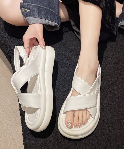 Miniministore(ミニミニストア)の「厚底クロスサンダル コンフォートサンダル(サンダル・レディース・ブラウン/ホワイト/ブラック/ベージュ・23.5cm/23.0cm/22.5cm/24.5cm/24.0cm)」の2枚目の写真