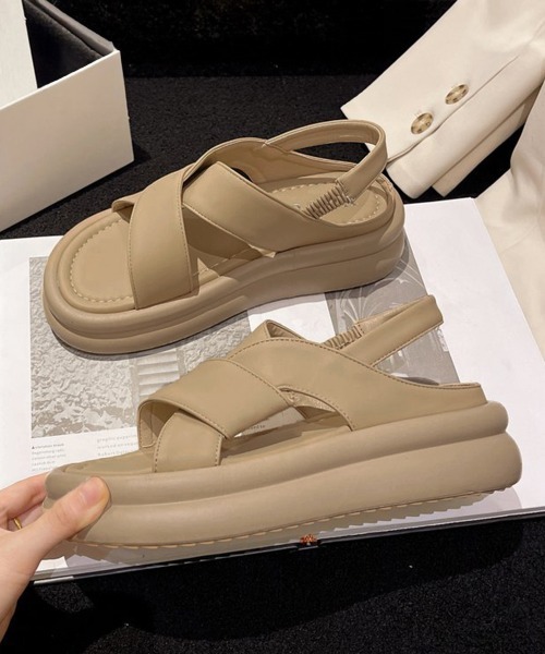 Miniministore(ミニミニストア)の「厚底クロスサンダル コンフォートサンダル(サンダル・レディース・ブラウン/ホワイト/ブラック/ベージュ・23.5cm/23.0cm/22.5cm/24.5cm/24.0cm)」の18枚目の写真