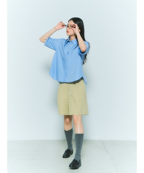 CHAROL(シャロル)の「モノグラムハーフスリーブシャツ(シャツ/ブラウス・レディース・アイボリー/ブルー・FREE)」の4枚目の写真