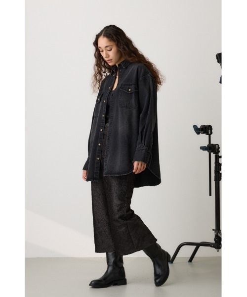 crie conforto（クリーコンフォルト）の「ボーイフレンドデニムシャツ（シャツ/ブラウス・レディース・ライトブラック/ライトブルー・FREE）」の6枚目の写真