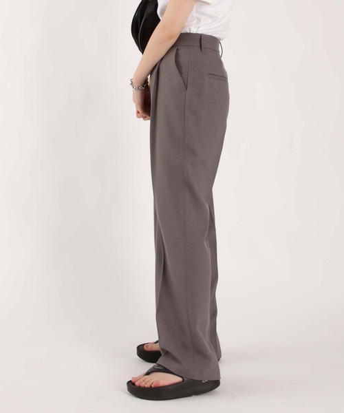 1chaku.（イッチャク）の「ベーシックタックスラックス（スラックス・レディース・モカ/ダークベージュ/グレー/ネイビー/ブラック・マルチサイズ）」の6枚目の写真