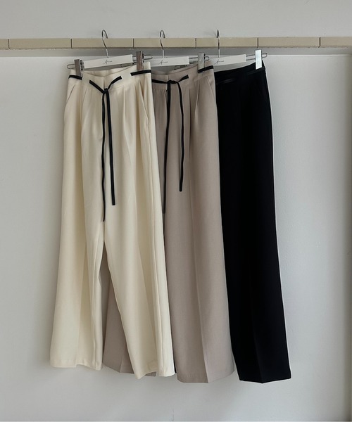 Amiur(エミレ)の「waist accent straight pants / ウエストアクセントストレートパンツ(スラックス・レディース・ベージュ/アイボリー/ブラック・FREE)」の1枚目の写真