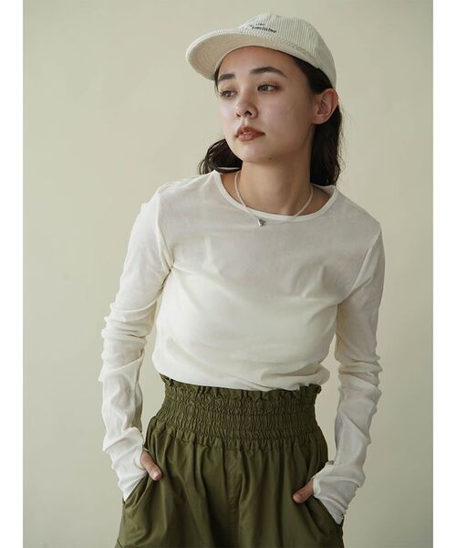 FIKA.(フィーカ)の「Thumb hole velour pullover(Tシャツ/カットソー・レディース・ブラック/アイボリー・MEDIUM)」の4枚目の写真
