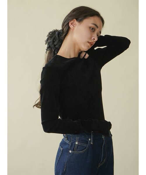 FIKA.(フィーカ)の「Thumb hole velour pullover(Tシャツ/カットソー・レディース・ブラック/アイボリー・MEDIUM)」の5枚目の写真