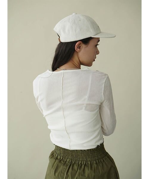 FIKA.(フィーカ)の「Thumb hole velour pullover(Tシャツ/カットソー・レディース・ブラック/アイボリー・MEDIUM)」の7枚目の写真