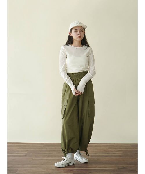 FIKA.(フィーカ)の「Thumb hole velour pullover(Tシャツ/カットソー・レディース・ブラック/アイボリー・MEDIUM)」の8枚目の写真