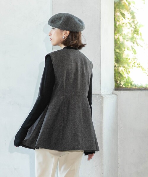 OPAQUE.CLIP（オペークドットクリップ）の「◆ウールライクペプラムジレ【洗濯機洗い可】（ベスト・レディース・チャコール/ベージュ系9/ライトベージュ・42/40/38）」の18枚目の写真