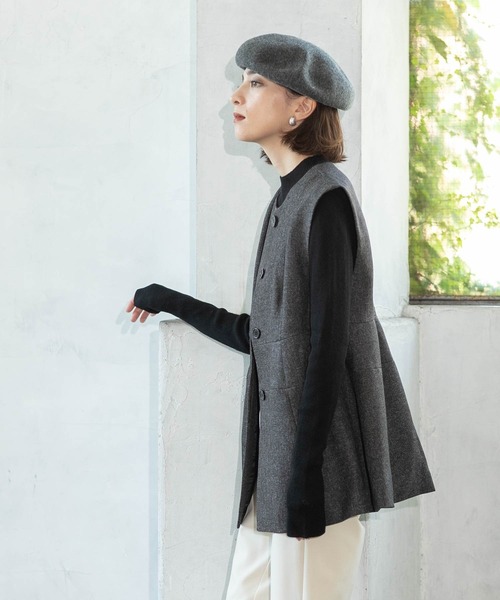 OPAQUE.CLIP（オペークドットクリップ）の「◆ウールライクペプラムジレ【洗濯機洗い可】（ベスト・レディース・チャコール/ベージュ系9/ライトベージュ・42/40/38）」の6枚目の写真