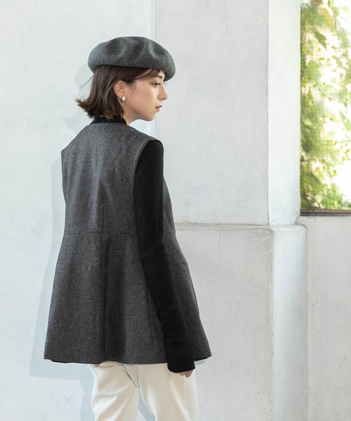 OPAQUE.CLIP（オペークドットクリップ）の「◆ウールライクペプラムジレ【洗濯機洗い可】（ベスト・レディース・チャコール/ベージュ系9/ライトベージュ・42/40/38）」の8枚目の写真