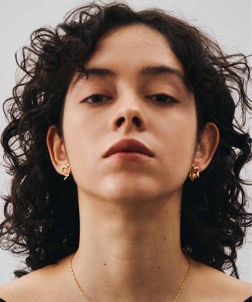 Casselini（キャセリーニ）の「LAPUIS(ラピュイ)Line Coil Heart pierced earrings M（ピアス（両耳用）・レディース・ゴールド/マルチ・FREE）」の7枚目の写真