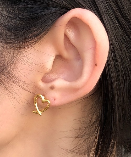 Casselini（キャセリーニ）の「LAPUIS(ラピュイ)Line Coil Heart pierced earrings M（ピアス（両耳用）・レディース・ゴールド/マルチ・FREE）」の10枚目の写真