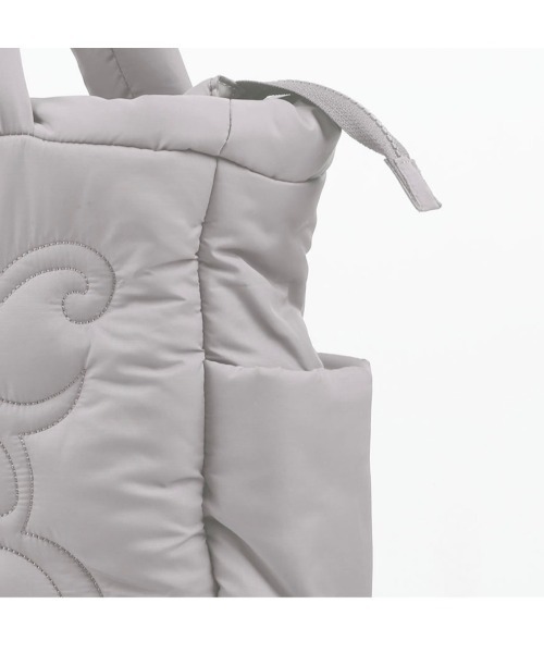 FANCY CLUB(ファンシークラブ)の「韓国ブランド NASTY FANCY CLUB ナスティーファンシークラブ CUDDLE PADDED SHOULDER BAG ロゴバッグ パディッドショルダーバッグ 大容量バッグ ボリュームバッグ 肩掛けバッグ 韓国ファッション 韓国ストリート ストリートファッション(ショルダーバッグ・レディース・ブラック/グレー・ONE SIZE)」の13枚目の写真