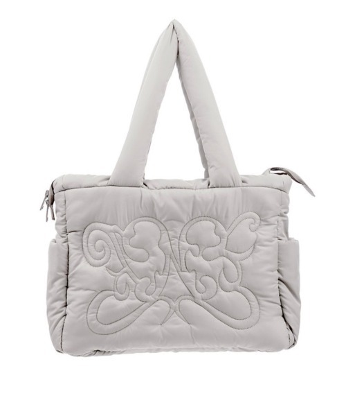 FANCY CLUB(ファンシークラブ)の「韓国ブランド NASTY FANCY CLUB ナスティーファンシークラブ CUDDLE PADDED SHOULDER BAG ロゴバッグ パディッドショルダーバッグ 大容量バッグ ボリュームバッグ 肩掛けバッグ 韓国ファッション 韓国ストリート ストリートファッション(ショルダーバッグ・レディース・ブラック/グレー・ONE SIZE)」の17枚目の写真