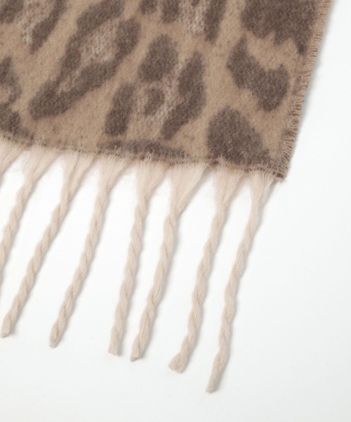 BAYFLOW（ベイフロー）の「[ふんわりとした柔らかな素材]レオパードマフラー（マフラー・レディース・ベージュ・FREE）」の3枚目の写真