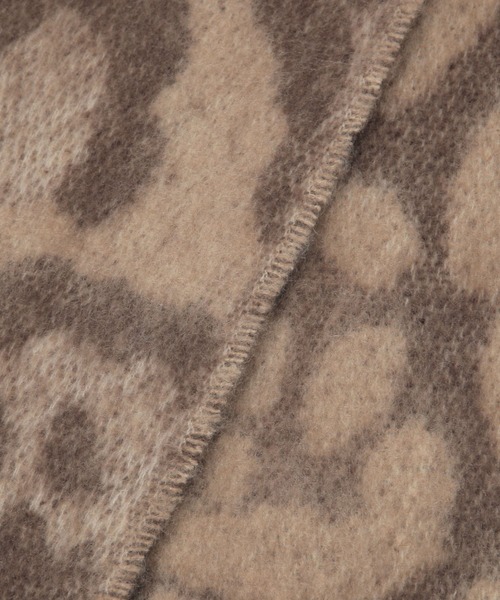 BAYFLOW（ベイフロー）の「[ふんわりとした柔らかな素材]レオパードマフラー（マフラー・レディース・ベージュ・FREE）」の5枚目の写真