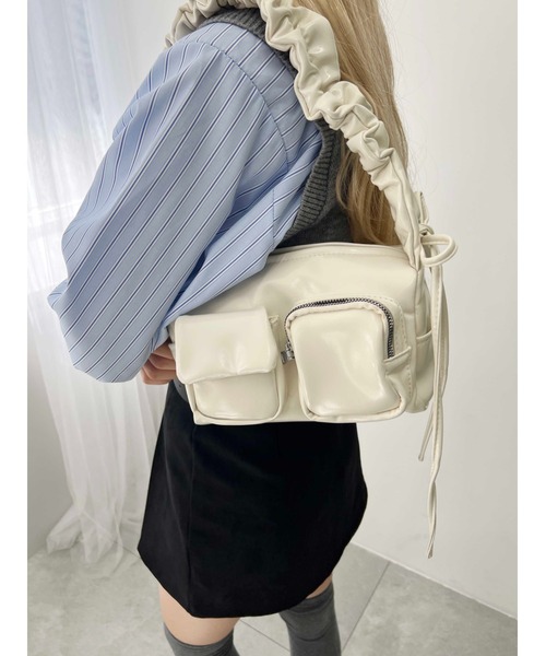 PHILLY(フィリー)の「【PHILLY】ポケット2WAYショルダー(ショルダーバッグ・レディース・ブラック/アイボリー・FREE)」の2枚目の写真