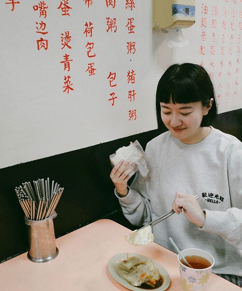 FREAK'S STORE(フリークスストア)の「Joanie/ジョエニー You Are What You Eat SWEAT/バックプリント クルーネック スウェット(スウェット・メンズ・グレー/ブラック/ホワイト・MEDIUM/LARGE/X-LARGE)」の14枚目の写真