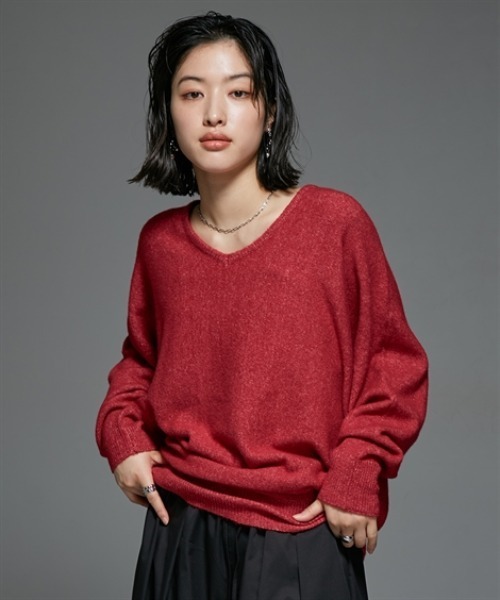 Soiunique（スワユニーク）の「ふんわりオーバーサイズＶネックニット［Soiunique］（ニット/セーター・レディース・ブルー/ブラック/イエロー/杢グレー/レッド・L/LL/M）」の5枚目の写真