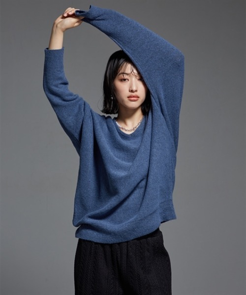 Soiunique（スワユニーク）の「ふんわりオーバーサイズＶネックニット［Soiunique］（ニット/セーター・レディース・ブルー/ブラック/イエロー/杢グレー/レッド・L/LL/M）」の3枚目の写真