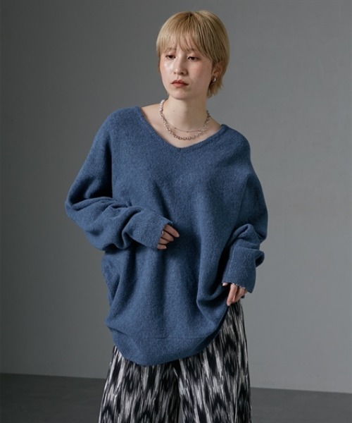 Soiunique（スワユニーク）の「ふんわりオーバーサイズＶネックニット［Soiunique］（ニット/セーター・レディース・ブルー/ブラック/イエロー/杢グレー/レッド・L/LL/M）」の22枚目の写真