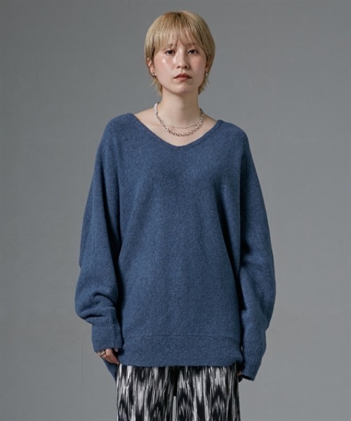 Soiunique（スワユニーク）の「ふんわりオーバーサイズＶネックニット［Soiunique］（ニット/セーター・レディース・ブルー/ブラック/イエロー/杢グレー/レッド・L/LL/M）」の20枚目の写真