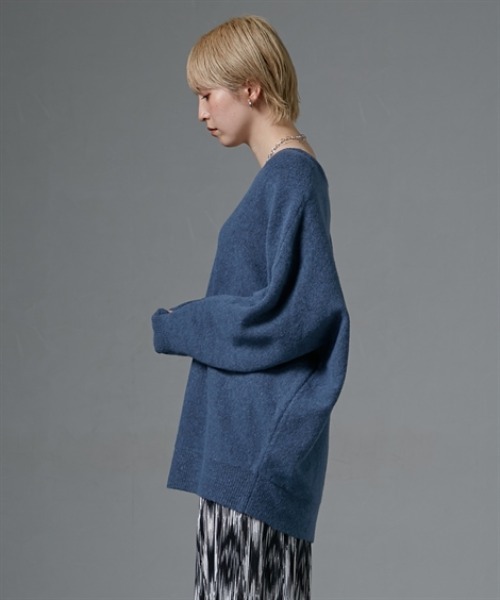 Soiunique（スワユニーク）の「ふんわりオーバーサイズＶネックニット［Soiunique］（ニット/セーター・レディース・ブルー/ブラック/イエロー/杢グレー/レッド・L/LL/M）」の19枚目の写真