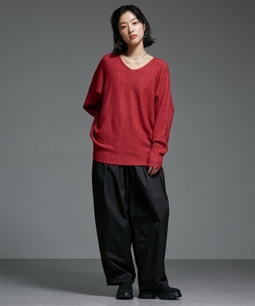 Soiunique（スワユニーク）の「ふんわりオーバーサイズＶネックニット［Soiunique］（ニット/セーター・レディース・ブルー/ブラック/イエロー/杢グレー/レッド・L/LL/M）」の13枚目の写真