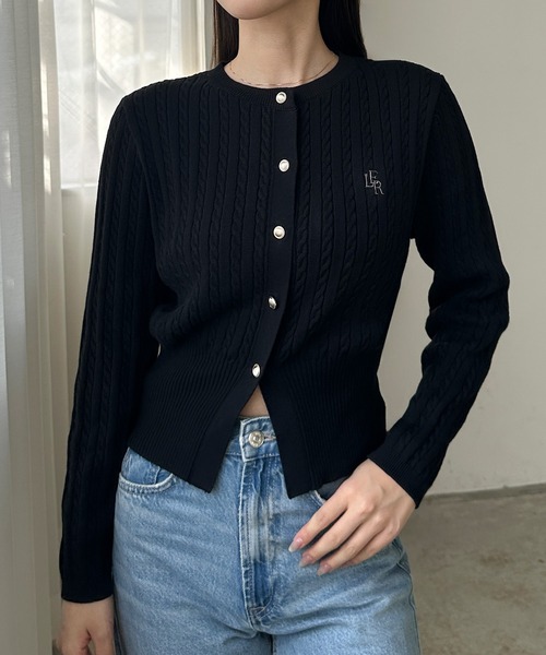 Louere（ルエレ）の「ゴールドボタンケーブルニットカーディガン（カーディガン/ボレロ・レディース・オフホワイト/ネイビー/チャコール/ライトグレー/ブラック・MEDIUM/LARGE）」の6枚目の写真
