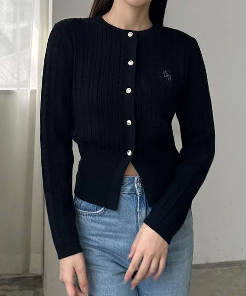 Louere（ルエレ）の「ゴールドボタンケーブルニットカーディガン（カーディガン/ボレロ・レディース・オフホワイト/ネイビー/チャコール/ライトグレー/ブラック・MEDIUM/LARGE）」の9枚目の写真