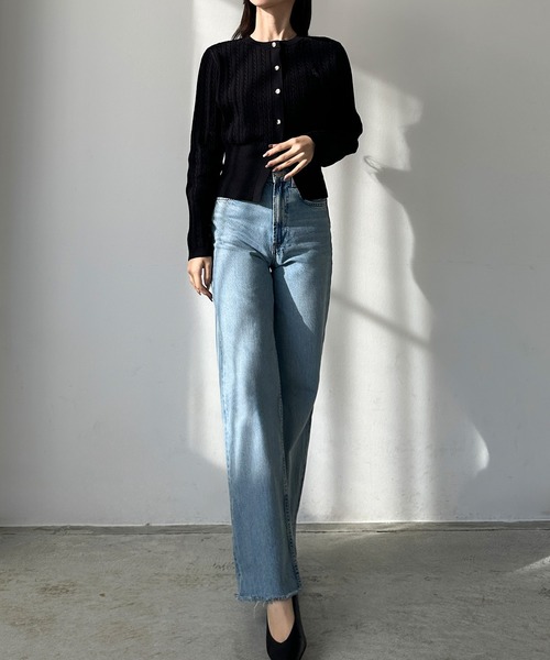 Louere（ルエレ）の「ゴールドボタンケーブルニットカーディガン（カーディガン/ボレロ・レディース・オフホワイト/ネイビー/チャコール/ライトグレー/ブラック・MEDIUM/LARGE）」の11枚目の写真