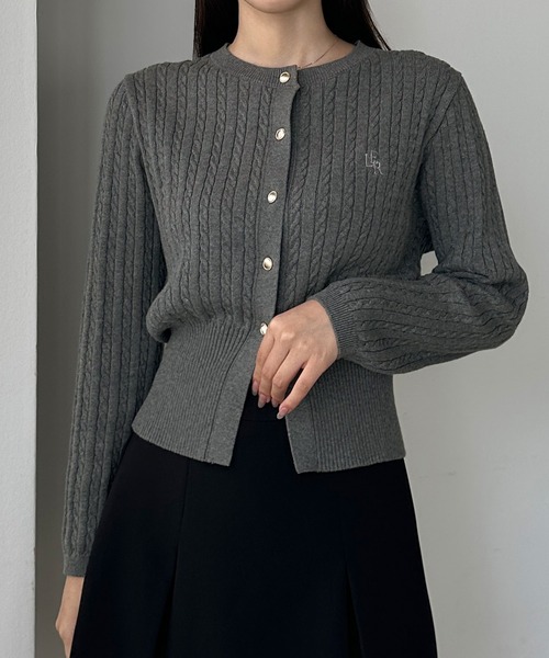 Louere（ルエレ）の「ゴールドボタンケーブルニットカーディガン（カーディガン/ボレロ・レディース・オフホワイト/ネイビー/チャコール/ライトグレー/ブラック・MEDIUM/LARGE）」の18枚目の写真