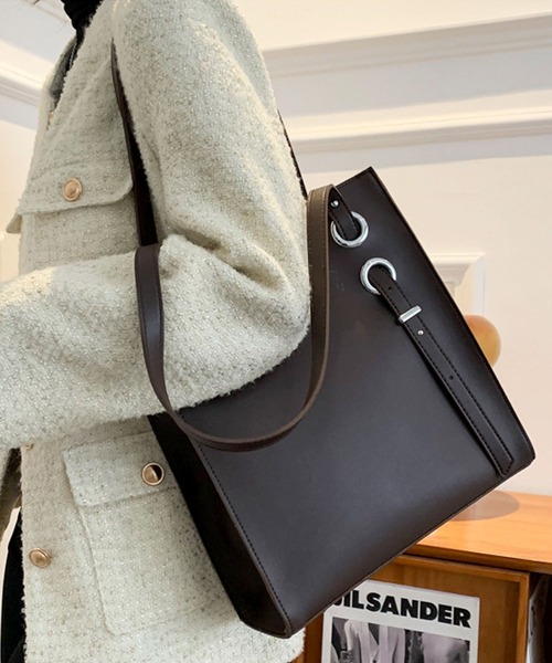 florist（フローリスト）の「【A4対応/2wayベルト調節】別注：アシンメトリーショルダー縦型レザータッチトートバッグ/オフィスバッグ（トートバッグ・レディース・ライラック/ブラック/キャメル/ベージュ/ブルーグレー/モカ・FREE）」の8枚目の写真