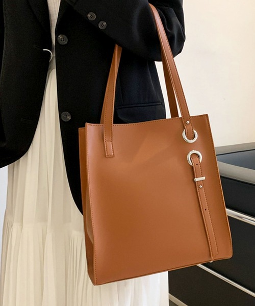 florist（フローリスト）の「【A4対応/2wayベルト調節】別注：アシンメトリーショルダー縦型レザータッチトートバッグ/オフィスバッグ（トートバッグ・レディース・ライラック/ブラック/キャメル/ベージュ/ブルーグレー/モカ・FREE）」の10枚目の写真