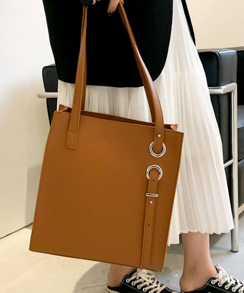 florist（フローリスト）の「【A4対応/2wayベルト調節】別注：アシンメトリーショルダー縦型レザータッチトートバッグ/オフィスバッグ（トートバッグ・レディース・ライラック/ブラック/キャメル/ベージュ/ブルーグレー/モカ・FREE）」の11枚目の写真