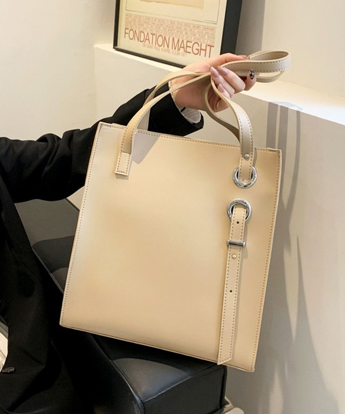 florist（フローリスト）の「【A4対応/2wayベルト調節】別注：アシンメトリーショルダー縦型レザータッチトートバッグ/オフィスバッグ（トートバッグ・レディース・ライラック/ブラック/キャメル/ベージュ/ブルーグレー/モカ・FREE）」の19枚目の写真