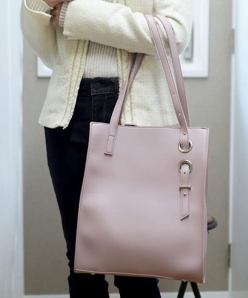 florist（フローリスト）の「【A4対応/2wayベルト調節】別注：アシンメトリーショルダー縦型レザータッチトートバッグ/オフィスバッグ（トートバッグ・レディース・ライラック/ブラック/キャメル/ベージュ/ブルーグレー/モカ・FREE）」の15枚目の写真