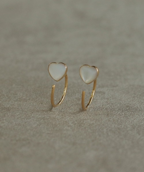 bonu.(ボヌ)の「【silver925】ハートモチーフハギーピアス(ピアス(両耳用)・レディース・ホワイト/ブラック/レッド・FREE)」の1枚目の写真