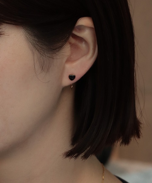 bonu.(ボヌ)の「【silver925】ハートモチーフハギーピアス(ピアス(両耳用)・レディース・ホワイト/ブラック/レッド・FREE)」の6枚目の写真