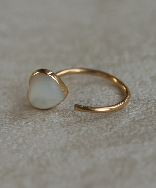 bonu.(ボヌ)の「【silver925】ハートモチーフハギーピアス(ピアス(両耳用)・レディース・ホワイト/ブラック/レッド・FREE)」の10枚目の写真